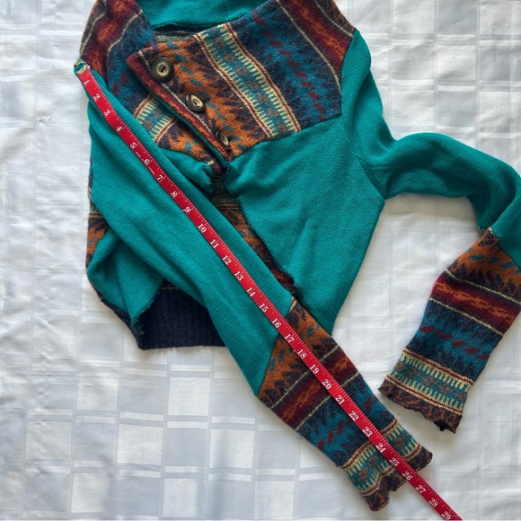 Precocious Bohemian Reworked Cropped Long Sleeve Sweater - Picture 5 of 10